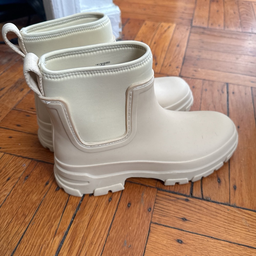 Cream rain ☔️ Boots